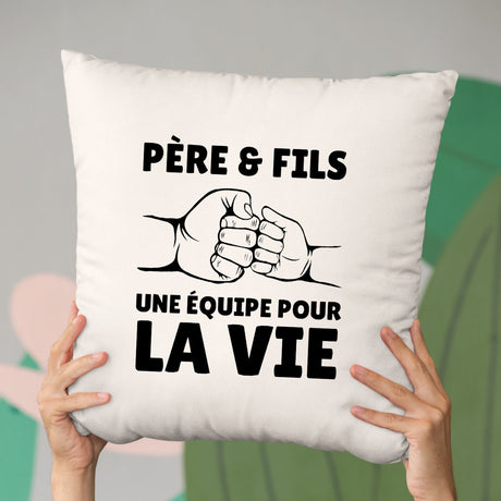 Coussin Père et fils une équipe pour la vie Beige