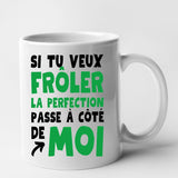 Mug Si tu veux frôler la perfection passe à côté de moi Blanc