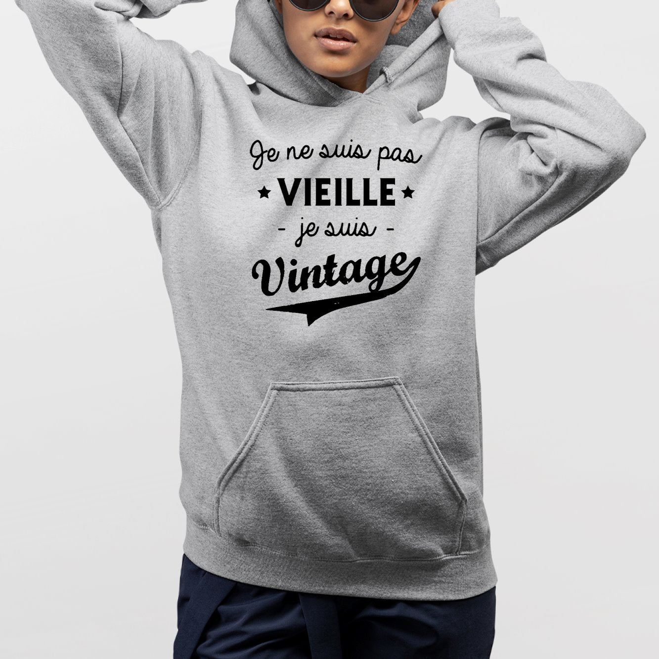 Sweat Capuche Adulte Je ne suis pas vieille je suis vintage Gris